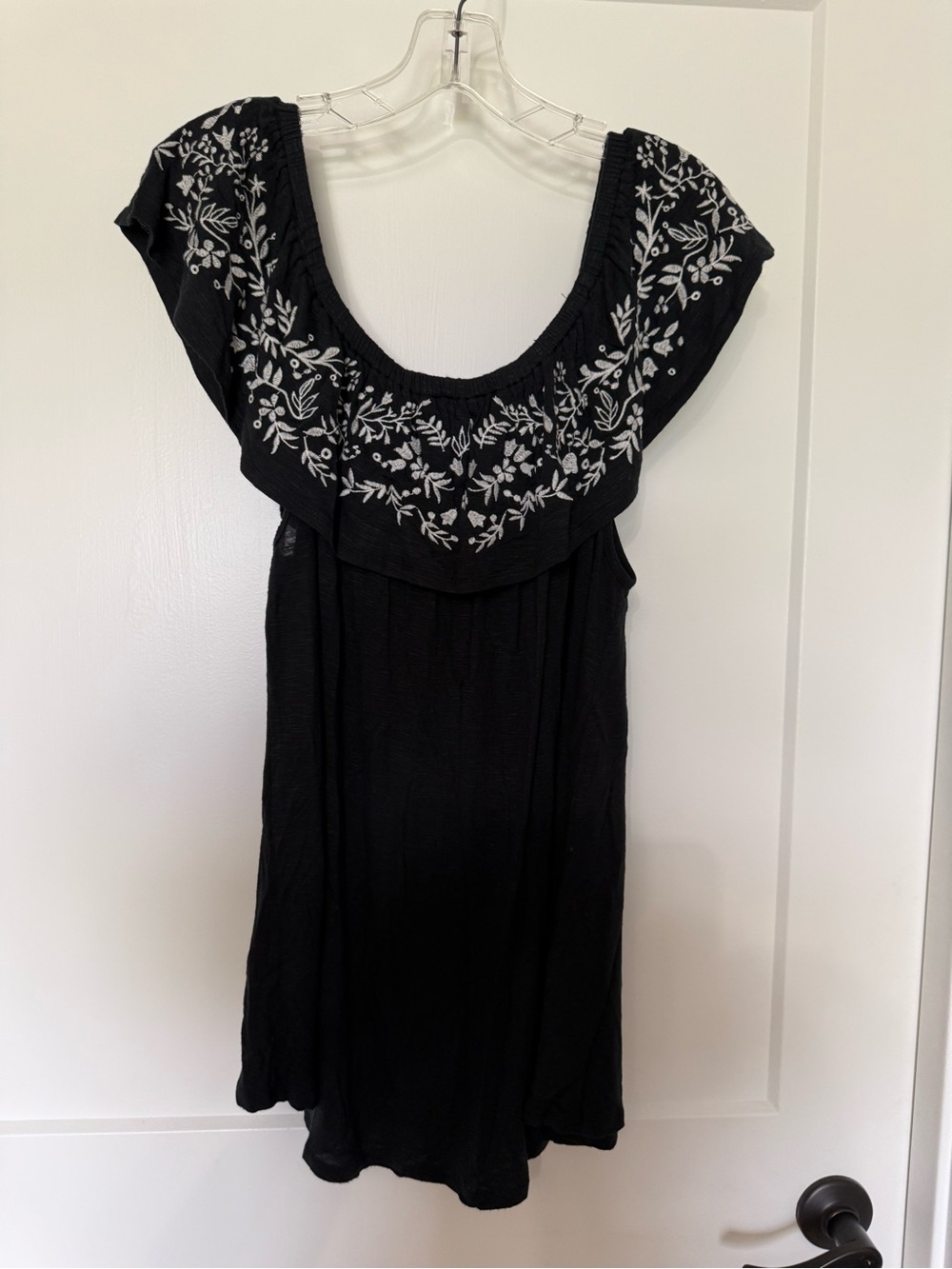 Max Jeans Black Scoop-Neck Top with White Floral Embroidery